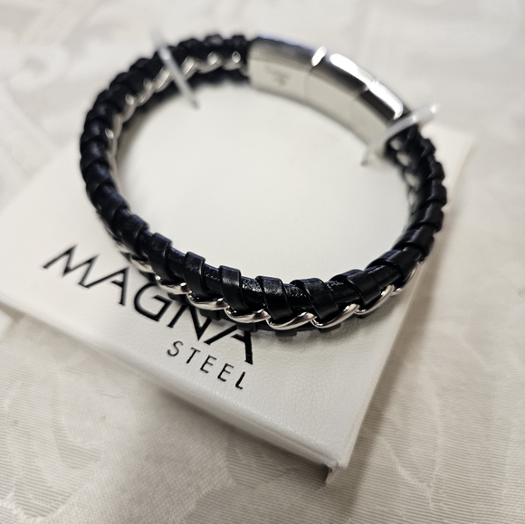 Magna Men's Leather Bracelet - Picture 1 of 4